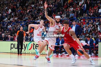2023-11-09 - Giordano Bortolani (EA7 Emporio Armani Olimpia Milano) & Kassius Robertson (Valencia Basket) - EA7 EMPORIO ARMANI MILANO VS VALENCIA BASKET - EUROLEAGUE - BASKETBALL