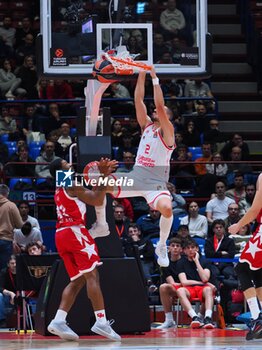 2023-11-09 - Josep Puerto (Valencia Basket) & Kyle Hines (EA7 Emporio Armani Olimpia Milano) - EA7 EMPORIO ARMANI MILANO VS VALENCIA BASKET - EUROLEAGUE - BASKETBALL
