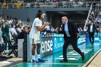2023-10-12 - Head Coach Pablo Laso with 3 Carsen Edwards of FC Bayern Munich during the Euroleague, Round 2, match between Panathinaikos Athens and FC Bayern Munich at Oaka Altion on October 12, 2023, in Athens, Greece. - EUROLEAGUE - PANATHINAIKOS BC VS FC BAYERN MUNICH - EUROLEAGUE - BASKETBALL