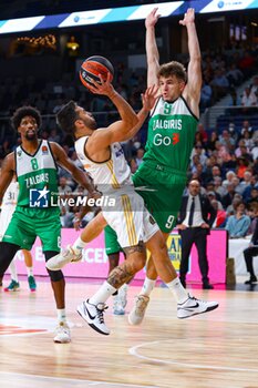 2023-10-17 - 17th October 2023; Wizink Center; Madrid; Spain; Turkish Airlines Euroleague Basketball; Real Madrid vs Zalgiris Kaunas; Facundo Campazzo (Real Madrid) and Giedraitis (Zalgiris) 900/Cordon Press - EUROLEAGUE BASKETBALL; REAL MADRID VS ZALGIRIS KAUNAS - EUROLEAGUE - BASKETBALL