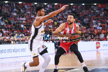 2023-10-19 - 1 Nigel Williams-Goss of Olympiacos Piraeus competing with 35 Perry Dozier Jr. of Partizan during the Euroleague, Round 4, match between Olympiacos Piraeus and Partizan Mozzart Bet Belgrade at Peace & Friendship Stadium on October 19, 2023, in Athens, Greece. - OLYMPIACOS VS PARTIZAN MOZZART BET BELGRADE - EUROLEAGUE - BASKETBALL