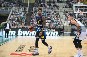 2023-10-20 - 4 Lorenzo Brown of Maccabi Playtika Tel Aviv during the Euroleague, Round 4, match between Panathinaikos Athens and Maccabi Playtika Tel Aviv at Oaka Altion on October 20, 2023, in Athens, Greece. - PANATHINAIKOS ATHENS VS MACCABI PLAYTIKA TEL AVIV - EUROLEAGUE - BASKETBALL