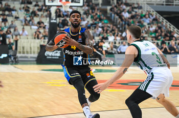 2023-10-20 - 4 Lorenzo Brown of Maccabi Playtika Tel Aviv during the Euroleague, Round 4, match between Panathinaikos Athens and Maccabi Playtika Tel Aviv at Oaka Altion on October 20, 2023, in Athens, Greece. - PANATHINAIKOS ATHENS VS MACCABI PLAYTIKA TEL AVIV - EUROLEAGUE - BASKETBALL