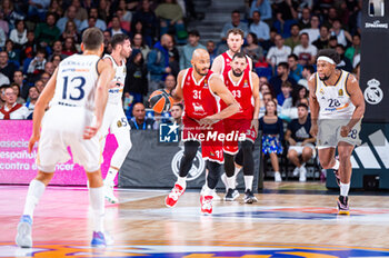 2023-10-19 - Shavon Shields (EA7 Emporio Armani Olimpia Milano) in action during the basketball game between Real Madrid and EA7 Emporio Armani Olimpia Milano valid for the round 04 of the Euroleague competition played at Wizink Center in Madrid, Spain on Thursday 19 October 2023 - REAL MADRID VS OLIMPIA MILANO - EUROLEAGUE - BASKETBALL