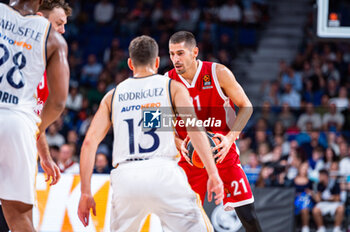2023-10-19 - Diego Flaccadori (EA7 Emporio Armani Olimpia Milano) in action during the basketball game between Real Madrid and EA7 Emporio Armani Olimpia Milano valid for the round 04 of the Euroleague competition played at Wizink Center in Madrid, Spain on Thursday 19 October 2023 - REAL MADRID VS OLIMPIA MILANO - EUROLEAGUE - BASKETBALL