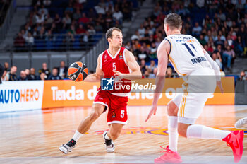 2023-10-19 - Kevin Pangos (EA7 Emporio Armani Olimpia Milano) in action during the basketball game between Real Madrid and EA7 Emporio Armani Olimpia Milano valid for the round 04 of the Euroleague competition played at Wizink Center in Madrid, Spain on Thursday 19 October 2023 - REAL MADRID VS OLIMPIA MILANO - EUROLEAGUE - BASKETBALL