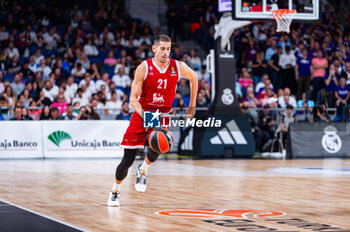2023-10-19 - Diego Flaccadori (EA7 Emporio Armani Olimpia Milano) in action with the ball during the basketball game between Real Madrid and EA7 Emporio Armani Olimpia Milano valid for the round 04 of the Euroleague competition played at Wizink Center in Madrid, Spain on Thursday 19 October 2023 - REAL MADRID VS OLIMPIA MILANO - EUROLEAGUE - BASKETBALL