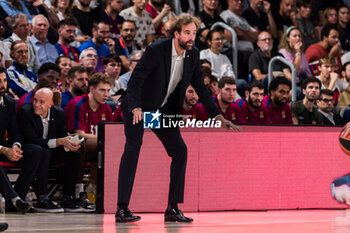 2023-10-20 - Roger Grimau, Head coach of Fc Barcelona during the Turkish Airlines EuroLeague basketball match between FC Barcelona and Bayern Munich on October 20, 2023 at Palau Blaugrana in Barcelona, Spain - BASKETBALL - EUROLEAGUE - FC BARCELONA V BAYERN MUNICH - EUROLEAGUE - BASKETBALL
