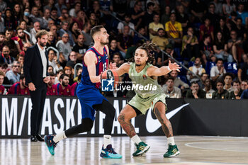 2023-10-20 - Tomas Satoransky of Fc Barcelona in action against Carsen Edwards of FC Bayern Munich during the Turkish Airlines EuroLeague basketball match between FC Barcelona and Bayern Munich on October 20, 2023 at Palau Blaugrana in Barcelona, Spain - BASKETBALL - EUROLEAGUE - FC BARCELONA V BAYERN MUNICH - EUROLEAGUE - BASKETBALL