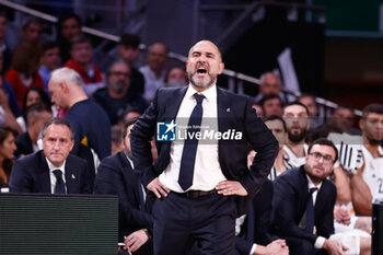 2023-10-26 - Chus Mateo, head coach of Real Madrid during the Turkish Airlines EuroLeague basketball match between Real Madrid and FC Barcelona on October 26, 2023 at Wizink Center in Madrid, Spain - BASKETBALL - EUROLEAGUE - REAL MADRID V FC BARCELONA - EUROLEAGUE - BASKETBALL