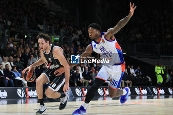 2023-11-03 - Alessandro Pajola (Segafredo Virtus Bologna) (L) in action thwarted by Tyrique Jones (Anadolu Efes Istanbul) during the Euroleague basketball championship match Segafredo Virtus Bologna Vs. Anadolu Efes Istanbul - Bologna, November 03, 2023 at Segafredo Arena - Photo: Corrispondente Bologna - VIRTUS BOLOGNA VS ANADOLU EFES - EUROLEAGUE - BASKETBALL