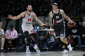 2023-12-19 - Achille Polonara (Segafredo Virtus Bologna) in action thwarted by Alec Peters (Olympiacos Piraeus) during the Euroleague basketball championship match Segafredo Virtus Bologna Vs. Olympiacos Piraeus. Bologna, December 19, 2023 at Segafredo Arena - VIRTUS SEGAFREDO BOLOGNA VS OLYMPIACOS PIRAEUS - EUROLEAGUE - BASKETBALL