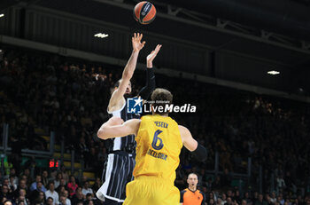 2023-12-06 - Tornike Shengelia (Segafredo Virtus Bologna) in action thwarted by Jan Vesley (FC Barcelona) during the Euroleague basketball championship match Segafredo Virtus Bologna Vs. FC Barcelona - Bologna 06, December, 2023 at Segafredo Arena - VIRTUS SEGAFREDO BOLOGNA VS FC BARCELONA - EUROLEAGUE - BASKETBALL