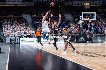 2023-11-09 - Sergio Llull of Real Madrid (L) and Daniel Hackett of Virtus Bologna (R) seen in action during the Euroleague 2022/23 match between Real Madrid and Virtus Bologna at Wizink Center in Madrid, Spain. - REAL MADRID VS VIRTUS BOLOGNA - EUROLEAGUE - BASKETBALL