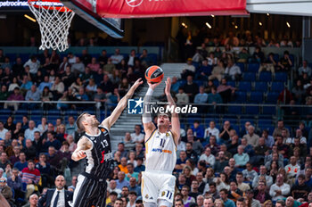 2023-11-09 - Mario Hezonja of Real Madrid (R) and Ognjen Dobric of Virtus Bologna (L) seen in action during the Euroleague 2022/23 match between Real Madrid and Virtus Bologna at Wizink Center in Madrid, Spain. - REAL MADRID VS VIRTUS BOLOGNA - EUROLEAGUE - BASKETBALL