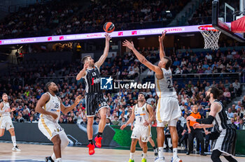 2023-11-09 - Ognjen Dobric of Virtus Bologna (L) and Edy Tavares of Real Madrid (R) seen in action during the Euroleague 2022/23 match between Real Madrid and Virtus Bologna at Wizink Center in Madrid, Spain. - REAL MADRID VS VIRTUS BOLOGNA - EUROLEAGUE - BASKETBALL