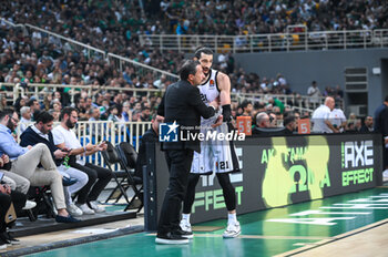 2023-11-17 - 21 Tornike Shengelia with Head Coach Luca Banchi of Virtus Bologna during the Euroleague, Round 9, match between Panathinaikos Athens and Virtus Bologna at Oaka Altion on November 17, 2023, in Athens, Greece. - PANATHINAIKOS ATHENS VS VIRTUS BOLOGNA - EUROLEAGUE - BASKETBALL