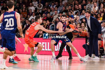 2023-11-17 - Alex Abrines of Fc Barcelona and Xabi Lopez-Arostegui of Valencia during the Turkish Airlines EuroLeague basketball match between FC Barcelona and Valencia Basket on November 18, 2023 at Palau Blaugrana in Barcelona, Spain - BASKETBALL - EUROLEAGUE - FC BARCELONA V VALENCIA - EUROLEAGUE - BASKETBALL