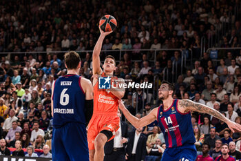 2023-11-17 - Jaime Pradilla of Valencia Basket and Willy Hernangomez of Fc Barcelona during the Turkish Airlines EuroLeague basketball match between FC Barcelona and Valencia Basket on November 18, 2023 at Palau Blaugrana in Barcelona, Spain - BASKETBALL - EUROLEAGUE - FC BARCELONA V VALENCIA - EUROLEAGUE - BASKETBALL