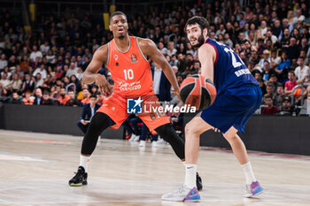 2023-11-17 - Damien Inglis of Valencia Basket during the Turkish Airlines EuroLeague basketball match between FC Barcelona and Valencia Basket on November 18, 2023 at Palau Blaugrana in Barcelona, Spain - BASKETBALL - EUROLEAGUE - FC BARCELONA V VALENCIA - EUROLEAGUE - BASKETBALL