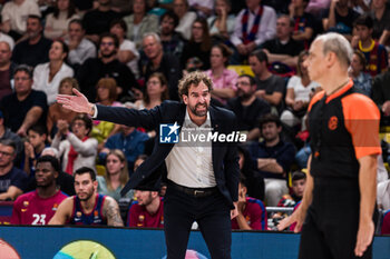 2023-11-17 - Roger Grimau, Head coach of Fc Barcelona during the Turkish Airlines EuroLeague basketball match between FC Barcelona and Valencia Basket on November 18, 2023 at Palau Blaugrana in Barcelona, Spain - BASKETBALL - EUROLEAGUE - FC BARCELONA V VALENCIA - EUROLEAGUE - BASKETBALL