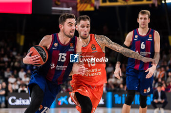 2023-11-17 - Tomas Satoransky of Fc Barcelona in action against Stefan Jovic of Valencia Basket during the Turkish Airlines EuroLeague basketball match between FC Barcelona and Valencia Basket on November 18, 2023 at Palau Blaugrana in Barcelona, Spain - BASKETBALL - EUROLEAGUE - FC BARCELONA V VALENCIA - EUROLEAGUE - BASKETBALL