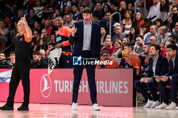 2023-11-17 - Alex Mumbru, Head coach of Valencia Basket during the Turkish Airlines EuroLeague basketball match between FC Barcelona and Valencia Basket on November 18, 2023 at Palau Blaugrana in Barcelona, Spain - BASKETBALL - EUROLEAGUE - FC BARCELONA V VALENCIA - EUROLEAGUE - BASKETBALL