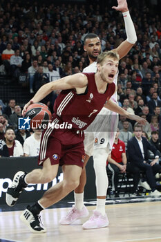 2023-11-23 - Niels GIFFEY of Bayern Munich and Timothe LUWAWU-CABARROT of Lyon during the Turkish Airlines EuroLeague basketball match between LDLC Asvel and Bayern Munich on November 23, 2023 at LDLC Arena in Décines-Charpieu near Lyon, France - BASKETBALL - EUROLEAGUE - ASVEL V BAYERN MUNICH - EUROLEAGUE - BASKETBALL