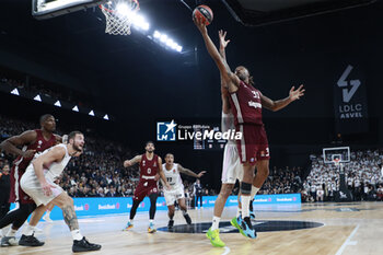 2023-11-23 - Devin BOOKER of Bayern Munich during the Turkish Airlines EuroLeague basketball match between LDLC Asvel and Bayern Munich on November 23, 2023 at LDLC Arena in Décines-Charpieu near Lyon, France - BASKETBALL - EUROLEAGUE - ASVEL V BAYERN MUNICH - EUROLEAGUE - BASKETBALL