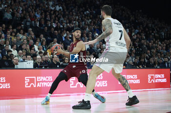 2023-11-23 - Nick WEILER-BABB of Bayern Munich and Joffrey LAUVERGNE of Lyon during the Turkish Airlines EuroLeague basketball match between LDLC Asvel and Bayern Munich on November 23, 2023 at LDLC Arena in Décines-Charpieu near Lyon, France - BASKETBALL - EUROLEAGUE - ASVEL V BAYERN MUNICH - EUROLEAGUE - BASKETBALL