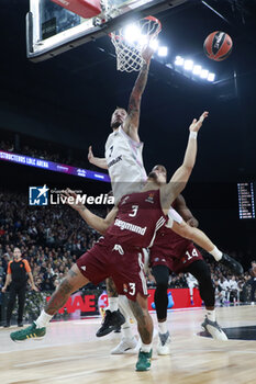 2023-11-23 - Carsen EDWARDS of Bayern Munich and Joffrey LAUVERGNE of Lyon and Charles KAHUDI of Lyon during the Turkish Airlines EuroLeague basketball match between LDLC Asvel and Bayern Munich on November 23, 2023 at LDLC Arena in Décines-Charpieu near Lyon, France - BASKETBALL - EUROLEAGUE - ASVEL V BAYERN MUNICH - EUROLEAGUE - BASKETBALL