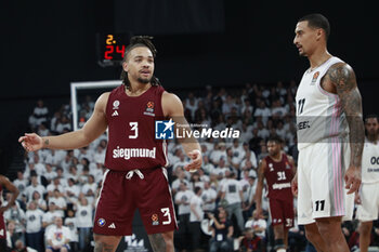 2023-11-23 - Carsen EDWARDS of Bayern Munich and Edwin JACKSON of Lyon during the Turkish Airlines EuroLeague basketball match between LDLC Asvel and Bayern Munich on November 23, 2023 at LDLC Arena in Décines-Charpieu near Lyon, France - BASKETBALL - EUROLEAGUE - ASVEL V BAYERN MUNICH - EUROLEAGUE - BASKETBALL