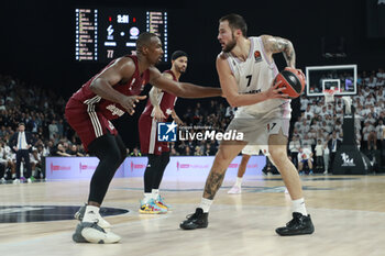 2023-11-23 - Joffrey LAUVERGNE of Lyon and Serge IBAKA of Bayern Munich during the Turkish Airlines EuroLeague basketball match between LDLC Asvel and Bayern Munich on November 23, 2023 at LDLC Arena in Décines-Charpieu near Lyon, France - BASKETBALL - EUROLEAGUE - ASVEL V BAYERN MUNICH - EUROLEAGUE - BASKETBALL