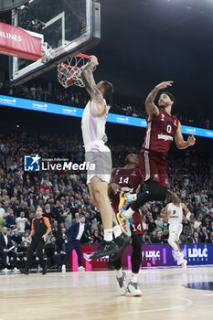 2023-11-23 - Joffrey LAUVERGNE of Lyon and Nick WEILER-BABB of Bayern Munich during the Turkish Airlines EuroLeague basketball match between LDLC Asvel and Bayern Munich on November 23, 2023 at LDLC Arena in Décines-Charpieu near Lyon, France - BASKETBALL - EUROLEAGUE - ASVEL V BAYERN MUNICH - EUROLEAGUE - BASKETBALL