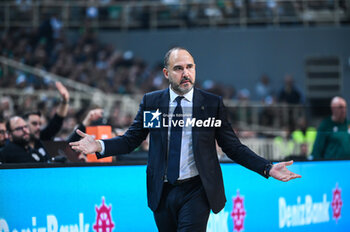 2023-12-07 - Head Coach Chus Mateo of Real Madrid during the Euroleague, Round 13, match between Panathinaikos AKTOR Athens and Real Madrid at OAKA Altion Arena on December 7, 2023, in Athens, Greece. - PANATHINAIKOS AKTOR ATHENS VS REAL MADRID - EUROLEAGUE - BASKETBALL