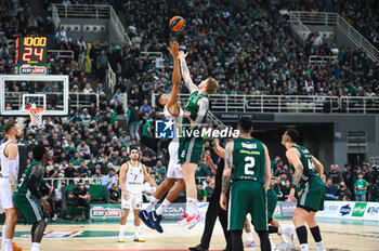 2023-12-07 - 22 Walter Tavares of Real Madrid competing with 8 Aleksander Balcerowski of Panathinaikos AKTOR Athens during the Euroleague, Round 13, match between Panathinaikos AKTOR Athens and Real Madrid at OAKA Altion Arena on December 7, 2023, in Athens, Greece. - PANATHINAIKOS AKTOR ATHENS VS REAL MADRID - EUROLEAGUE - BASKETBALL