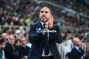 2023-12-07 - Head Coach Chus Mateo of Real Madrid during the Euroleague, Round 13, match between Panathinaikos AKTOR Athens and Real Madrid at OAKA Altion Arena on December 7, 2023, in Athens, Greece. - PANATHINAIKOS AKTOR ATHENS VS REAL MADRID - EUROLEAGUE - BASKETBALL