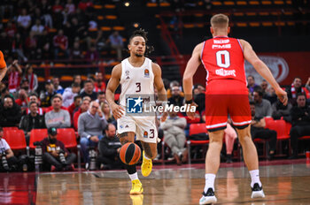 2023-12-08 - 3 Carsen Edwards of FC Bayern Munich during the Euroleague, Round 13, match between Olympiacos Piraeus and FC Bayern Munich at Peace and Friendship stadium on December 8, 2023, in Piraeus, Greece. - OLYMPIACOS PIRAEUS VS FC BAYERN MUNICH - EUROLEAGUE - BASKETBALL