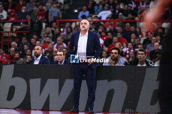 2023-12-08 - Head Coach Pablo Laso of FC Bayern Munich during the Euroleague, Round 13, match between Olympiacos Piraeus and FC Bayern Munich at Peace and Friendship stadium on December 8, 2023, in Piraeus, Greece. - OLYMPIACOS PIRAEUS VS FC BAYERN MUNICH - EUROLEAGUE - BASKETBALL
