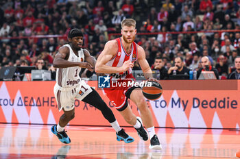 2023-12-08 - 0 Thomas Walkup of Olympiacos Piraeus during the Euroleague, Round 13, match between Olympiacos Piraeus and FC Bayern Munich at Peace and Friendship stadium on December 8, 2023, in Piraeus, Greece. - OLYMPIACOS PIRAEUS VS FC BAYERN MUNICH - EUROLEAGUE - BASKETBALL