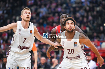 2023-12-08 - 20 Elias Harris with 7 Niels Giffey of FC Bayern Munich competing with 10 Moustapha Fall of Olympiacos Piraeus during the Euroleague, Round 13, match between Olympiacos Piraeus and FC Bayern Munich at Peace and Friendship stadium on December 8, 2023, in Piraeus, Greece. - OLYMPIACOS PIRAEUS VS FC BAYERN MUNICH - EUROLEAGUE - BASKETBALL