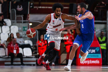 2023-11-02 - Andriu Tomas Woldetensae #8 of Itelyum Varese (R) competes for the ball against George Tsintsadze #8 of BC TSU Tbilisi (R) during FIBA Europe Cup 2023/24 Regular Season Group I game between Itelyum Varese and BC TSU Tbilisi at Itelyum Arena, Varese, Italy on November 02, 2023 - ITELYUM VARESE V BC TSU TBILISI - FIBA EUROPE CUP - BASKETBALL