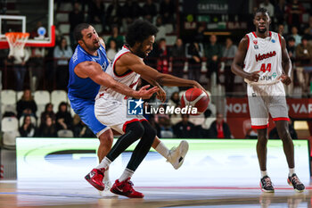 2023-11-02 - Andriu Tomas Woldetensae #8 of Itelyum Varese (R) competes for the ball against George Tsintsadze #8 of BC TSU Tbilisi (L) during FIBA Europe Cup 2023/24 Regular Season Group I game between Itelyum Varese and BC TSU Tbilisi at Itelyum Arena, Varese, Italy on November 02, 2023 - ITELYUM VARESE V BC TSU TBILISI - FIBA EUROPE CUP - BASKETBALL