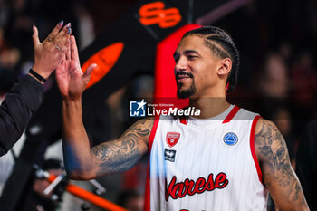 2023-11-02 - Olivier Hanlan #21 of Itelyum Varese celebrates the victory at the end of the match during FIBA Europe Cup 2023/24 Regular Season Group I game between Itelyum Varese and BC TSU Tbilisi at Itelyum Arena, Varese, Italy on November 02, 2023 - ITELYUM VARESE V BC TSU TBILISI - FIBA EUROPE CUP - BASKETBALL