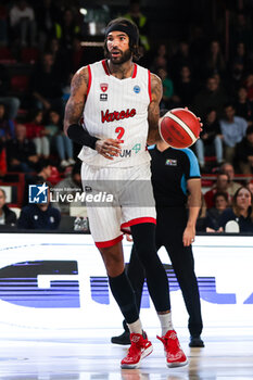 2023-11-08 - Willie Cauley-Stein #2 of Itelyum Varese seen in action during FIBA Europe Cup 2023/24 Regular Season Group I game between Itelyum Varese and Keravnos BC at Itelyum Arena, Varese, Italy on November 08, 2023 - ITELYUM VARESE V KERAVNOS BC - FIBA EUROPE CUP - BASKETBALL