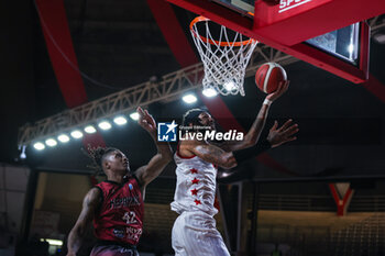 2023-11-08 - Willie Cauley-Stein #2 of Itelyum Varese seen in action with Travis Taylor #42 of Keravnos BC during FIBA Europe Cup 2023/24 Regular Season Group I game between Itelyum Varese and Keravnos BC at Itelyum Arena, Varese, Italy on November 08, 2023 - ITELYUM VARESE V KERAVNOS BC - FIBA EUROPE CUP - BASKETBALL