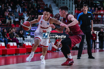 2023-11-08 - Wei Lun Zhao #10 of Itelyum Varese competes for the ball against Filippos Tigkas #13 of Keravnos BC during FIBA Europe Cup 2023/24 Regular Season Group I game between Itelyum Varese and Keravnos BC at Itelyum Arena, Varese, Italy on November 08, 2023 - ITELYUM VARESE V KERAVNOS BC - FIBA EUROPE CUP - BASKETBALL