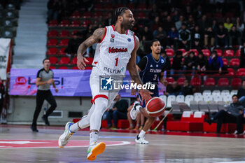 2023-12-13 - James Young #1 of Itelyum Varese seen in action during FIBA Europe Cup 2023/24 Second Round Group N game between Itelyum Varese and ZZ Leiden at Itelyum Arena, Varese, Italy on December 13, 2023 - ITELYUM VARESE VS ZZ LEIDEN - FIBA EUROPE CUP - BASKETBALL