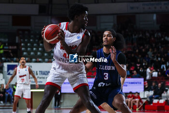 2023-12-13 - Gabe Brown #44 of Itelyum Varese (L) competes for the ball against Tajion Jones #3 of ZZ Leiden (R) during FIBA Europe Cup 2023/24 Second Round Group N game between Itelyum Varese and ZZ Leiden at Itelyum Arena, Varese, Italy on December 13, 2023 - ITELYUM VARESE VS ZZ LEIDEN - FIBA EUROPE CUP - BASKETBALL