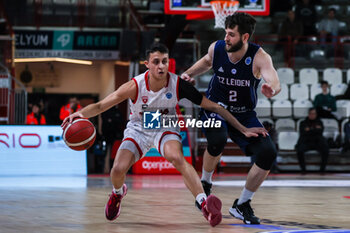 2023-12-13 - Matteo Librizzi #13 of Itelyum Varese (L) competes for the ball against Maarten Bouwknecht #2 of ZZ Leiden (R) during FIBA Europe Cup 2023/24 Second Round Group N game between Itelyum Varese and ZZ Leiden at Itelyum Arena, Varese, Italy on December 13, 2023 - ITELYUM VARESE VS ZZ LEIDEN - FIBA EUROPE CUP - BASKETBALL